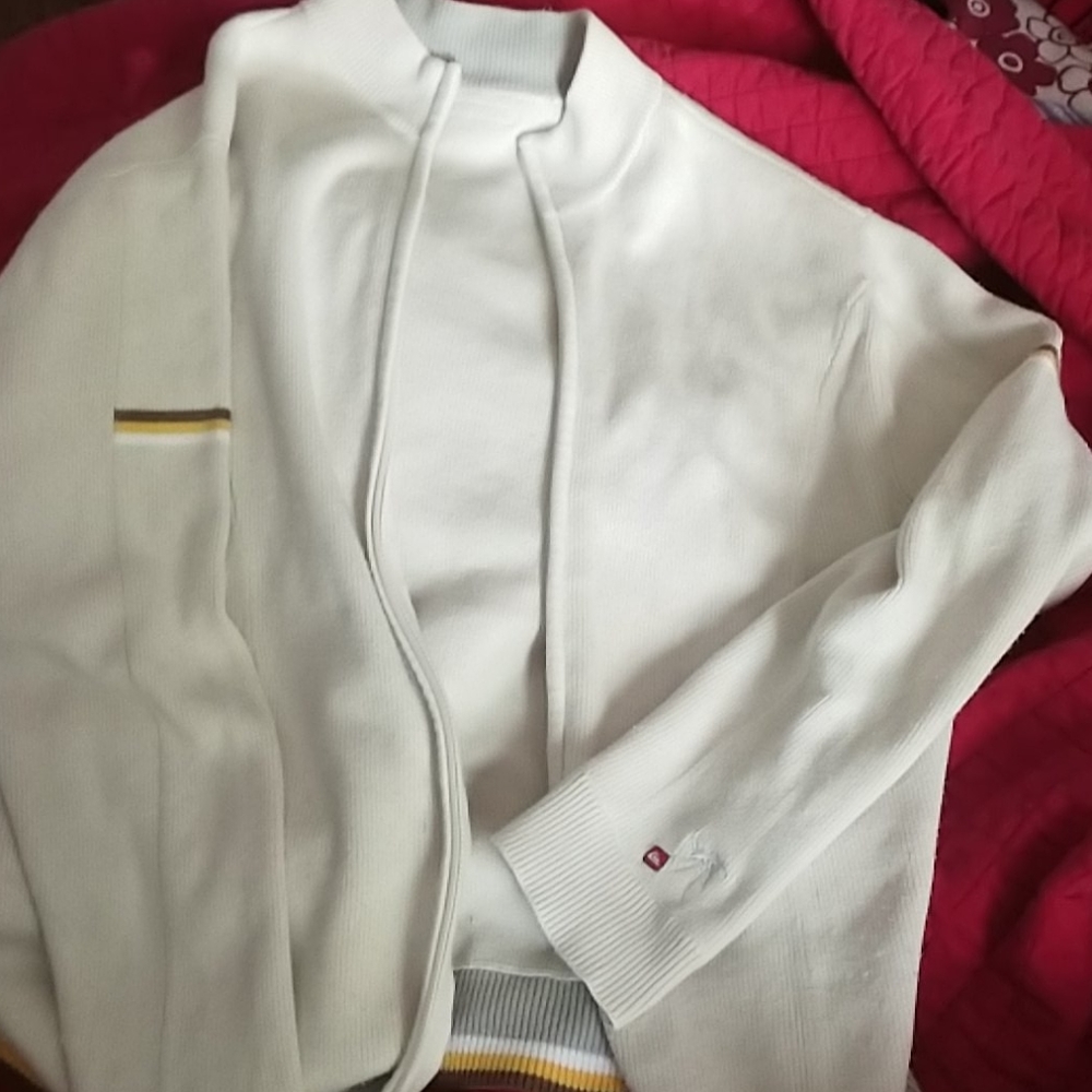 Medium Cardigan. With zipper in front